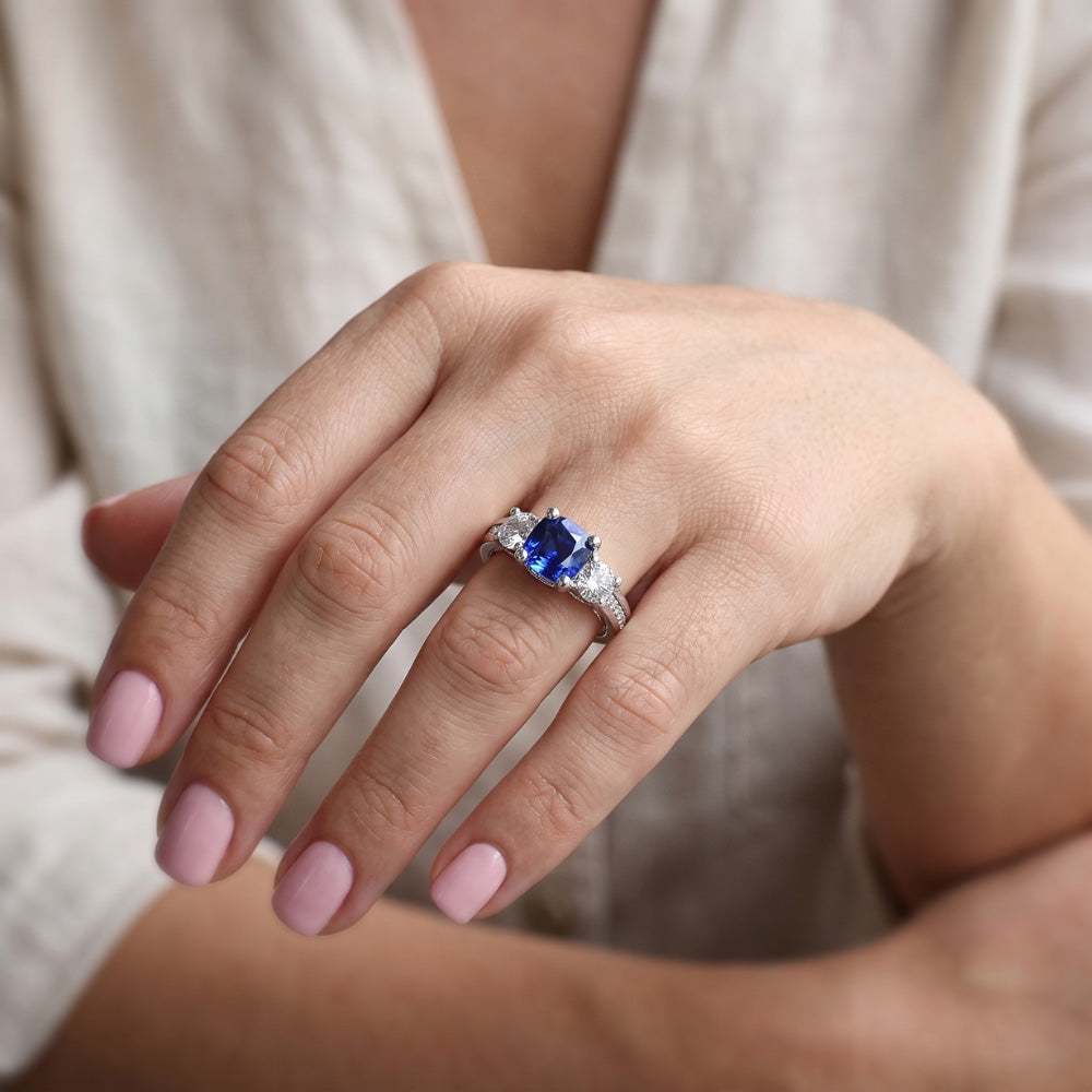 Runder Natürlicher Diamant ( nicht im Labor gezüchtet ) Kissen Saphir Edelstein Ring 2 Karat 3 Stein Stil