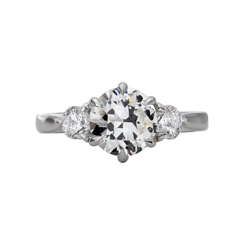 Runder alter Minenschliff-Echt Diamantring mit drei Steinen. 6 Krappen. 3 Karat