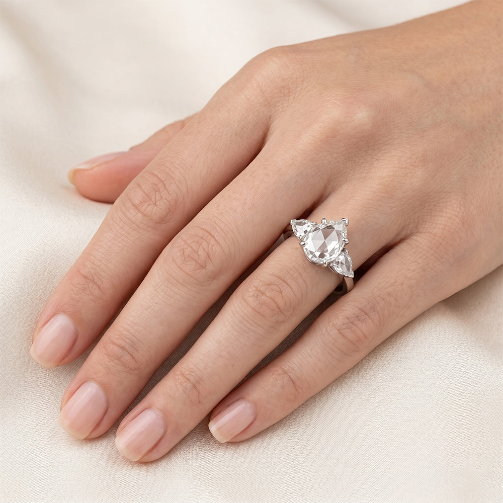 Schimmernder Rosen-Schliff Diamant Dreisteinring – 1,5 Karat 14K