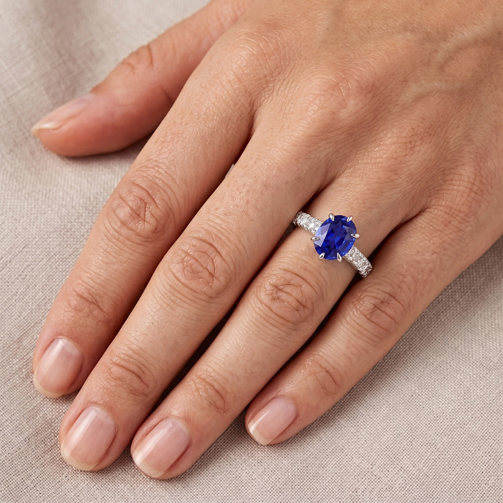 Solitär mit Akzenten Ring Blauer Saphir & Pave Natürlicher Diamant ( nicht im Labor gezüchtet ) 4 Karat besetzt