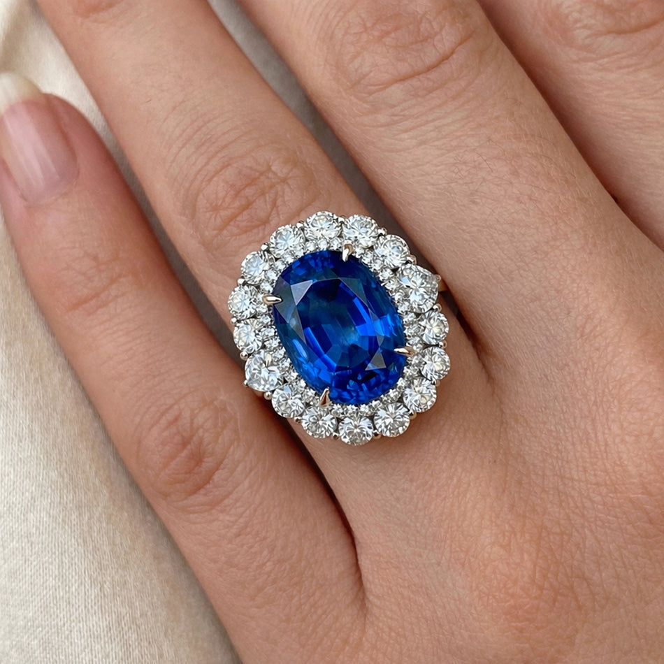 Sri Lanka Blauer Saphir Aus der Erde Abgebauter Natürlicher Diamant 8.25 Kt Ring Gold Weiß 14K