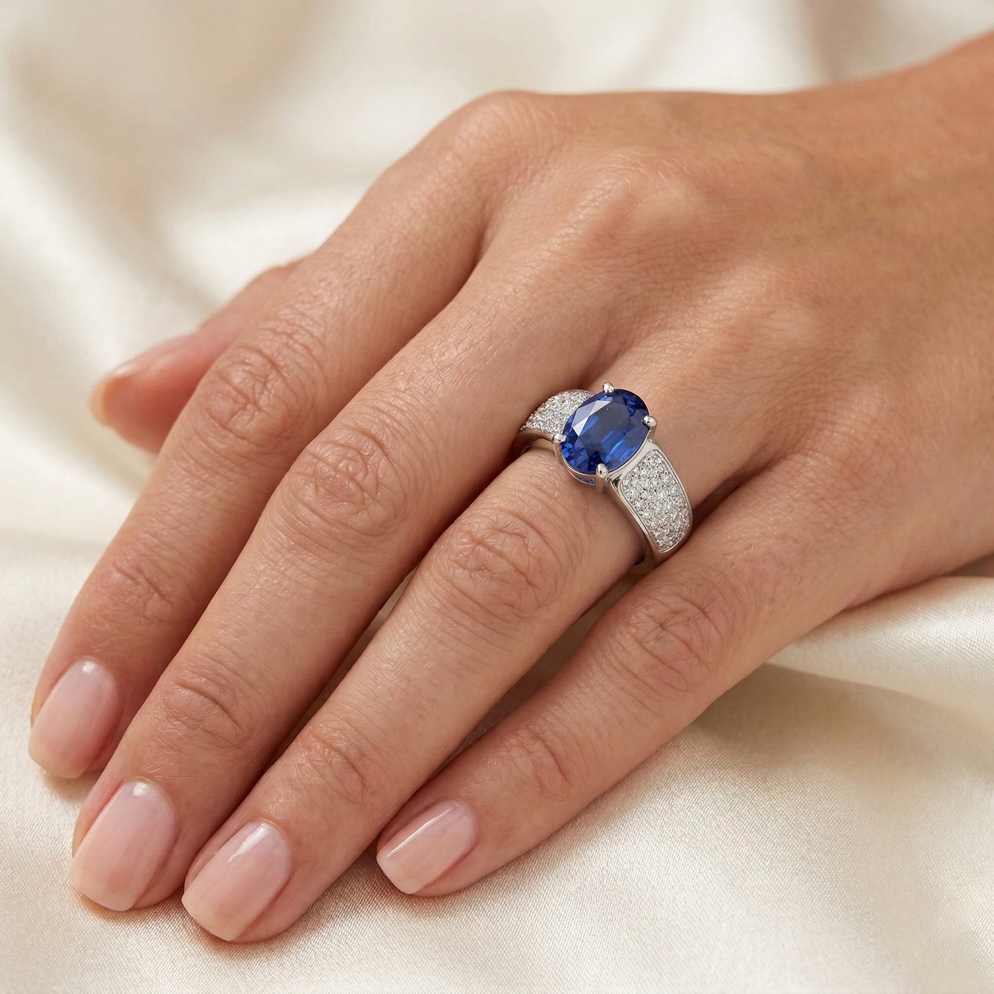 Sri Lanka Blue Sapphire Runden Aus der Erde Abgebauter Natürlicher Diamants Ring Weißgold 4.40 Karat