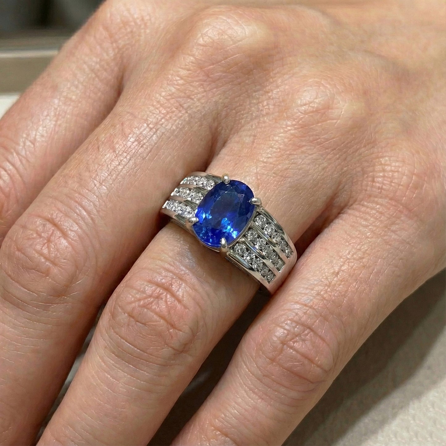 Sri Lanka Kissen Saphir mit Aus der Erde Abgebauter Natürlicher Diamanten Ring 3.50 Kt Gold Weiß 14K