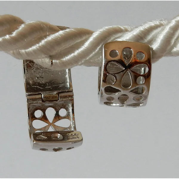 Umarmungen Ohrringe mit mattem Ziel Runder Echt Diamant G,H VS1 Satin Ziel