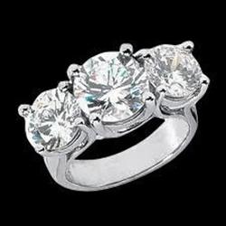 Verlobungsring mit drei echten Aus der Erde Abgebauter Natürlicher Diamanten aus 14 Karat Weißgold