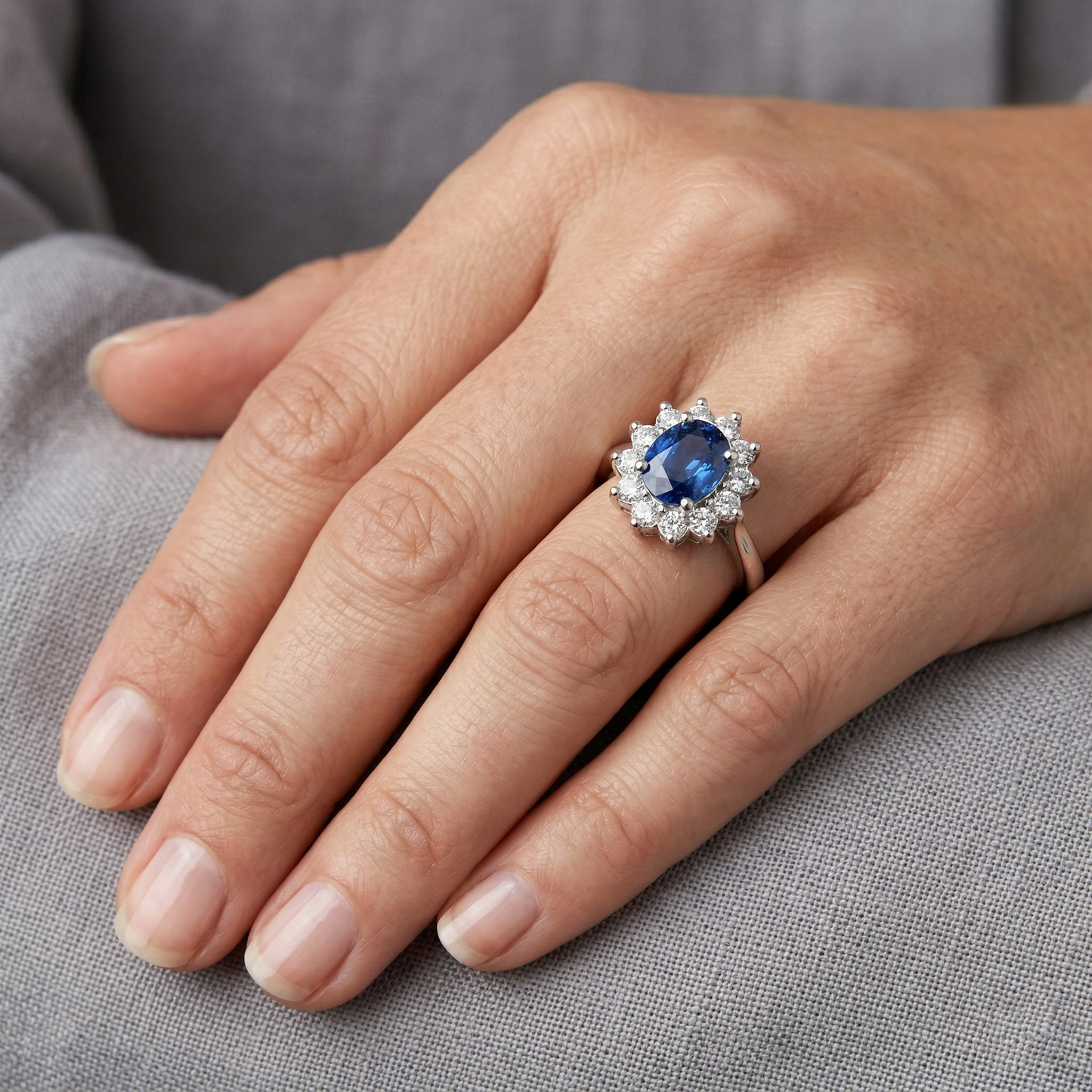 Weißgold 14K Halo-Aus der Erde Abgebauter Natürlicher Diamant- und Ceylon-Saphir-Ring 3.20 ct.