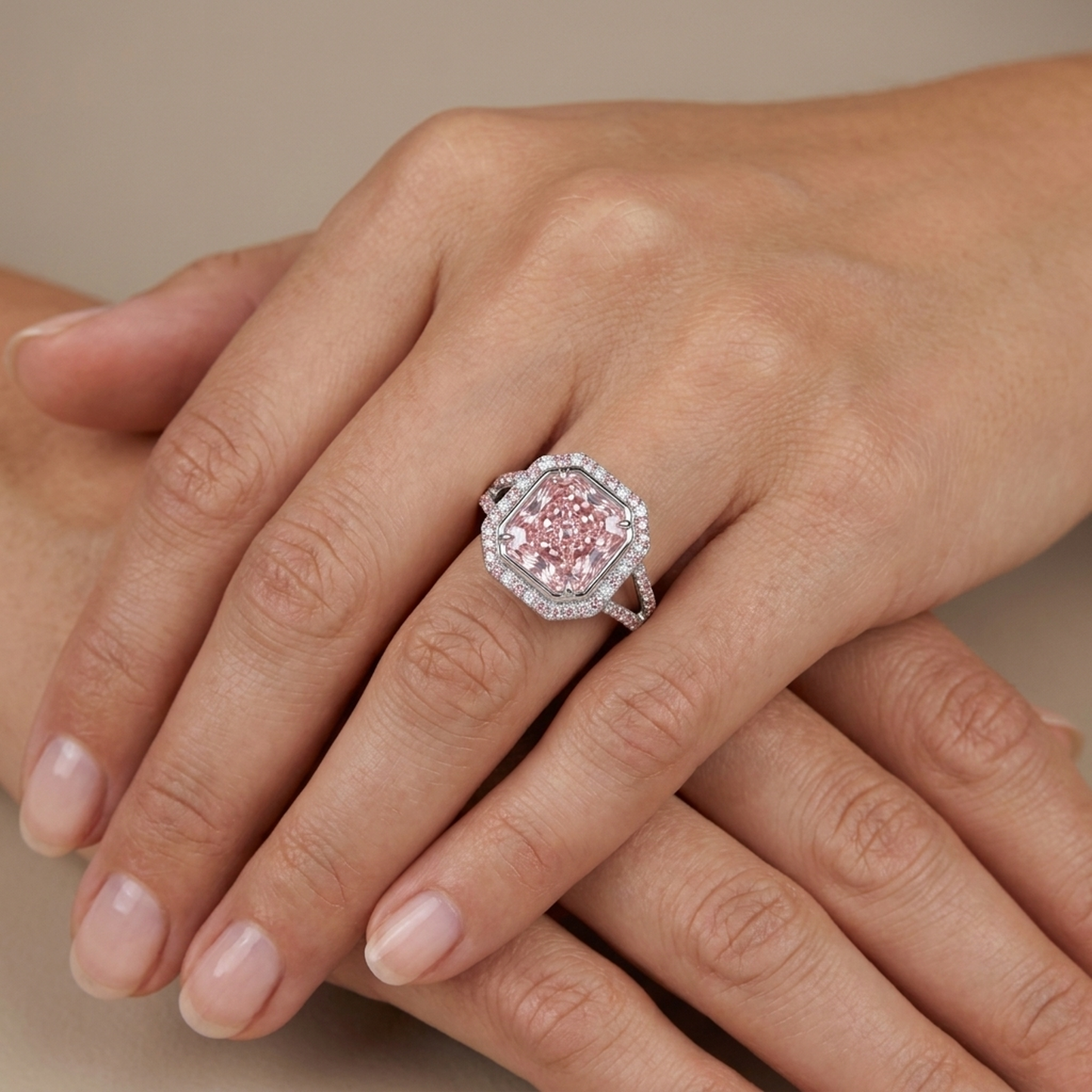 Rosa Diamantring 4,6 Karat Radiant-Schliff