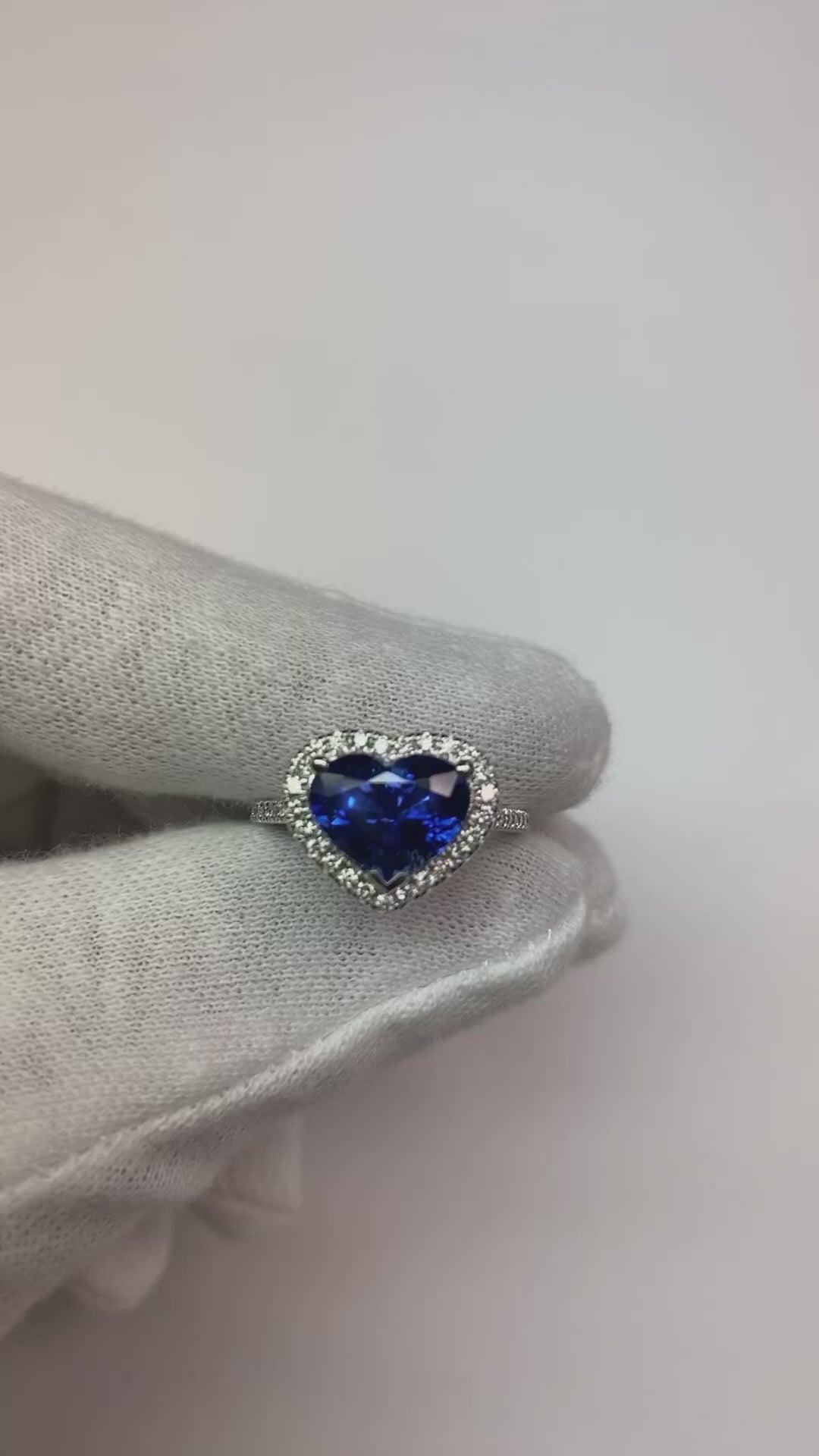 Halo Heart Ceylon Saphir Verlobungsring