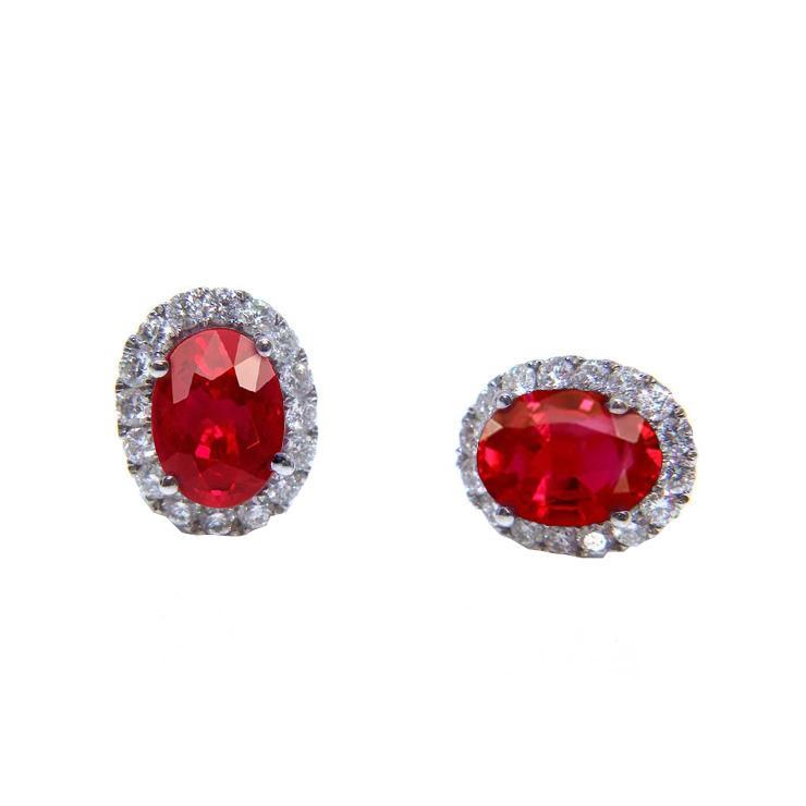 2.50 ct Roter Ovalschliff Rubin & Aus der Erde Abgebauter Natürlicher Diamant Halo Ohrring Weißgold 14K