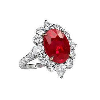 4,50 ct Ovaler Rubin mit runden Diamanten Ring Weißgold 14K - harrychadent.de