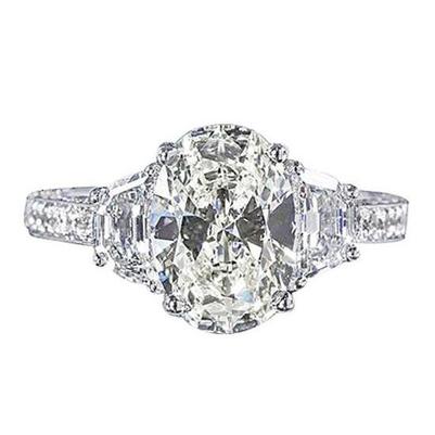 4.51 Karat Oval Aus der Erde Abgebauter Natürlicher Diamant Drei Steine Stil Verlobungsring Weißgold
