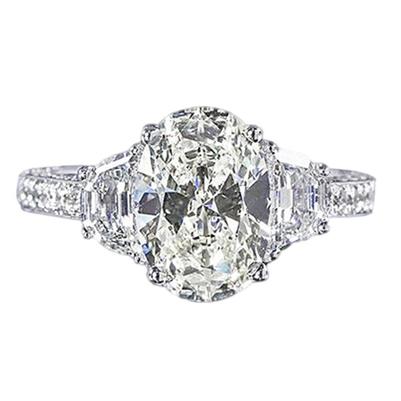 4.51 Karat Oval Aus der Erde Abgebauter Natürlicher Diamant Drei Steine Stil Verlobungsring Weißgold