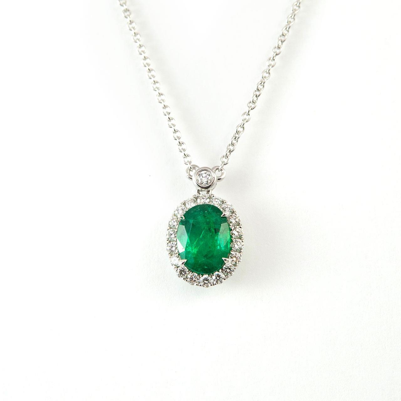 7,50 ct. Halskette mit grünem Smaragd und Aus der Erde Abgebauter Natürlicher Diamant-Edelstein-Anhänger