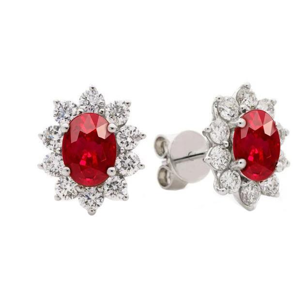 9.50 Karat Rubin und Aus der Erde Abgebauter Natürlicher Diamant Blume Stil Halo-Ohrringe im Blumenstil
