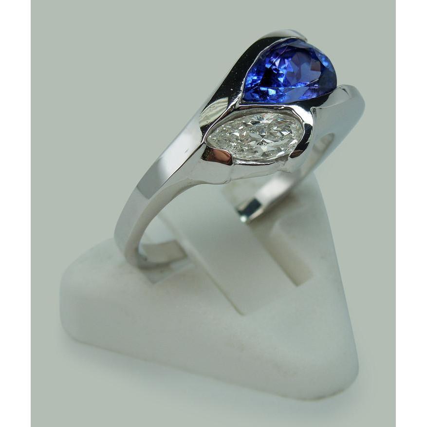 Birnenform Infinity Tansanit und Aus der Erde Abgebauter Natürlicher Diamantring 2,25 ct. Gold 14K