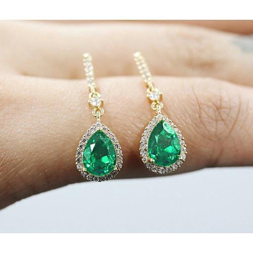 Birnenförmiger grüner Smaragd Halo Aus der Erde Abgebauter Natürlicher Diamant Ohrring 7 Karat YG 14K