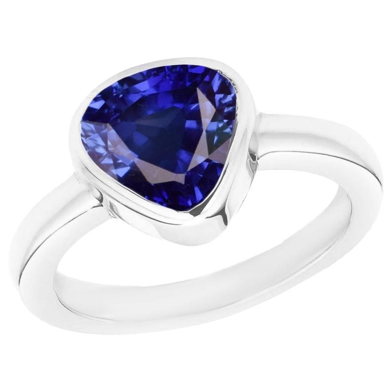 Blauer Saphir Solitär Trillion-förmige Ringlünette Set 2 Karat - harrychadent.de