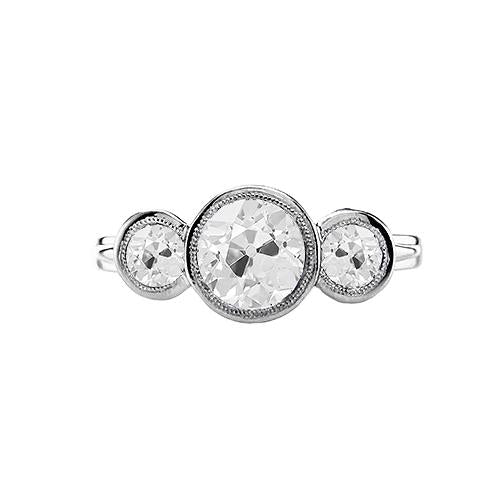 Diamantring mit drei Steinen runder Lünette, alteuropäischer 1,75 Karat - harrychadent.de