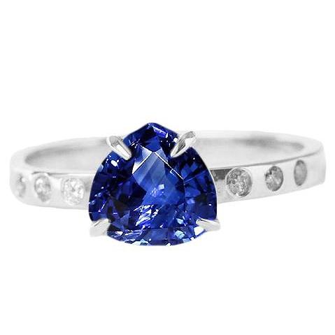 Edelsteinschmuck Trillion Saphir Ring bündige Fassung 2 Karat - harrychadent.de