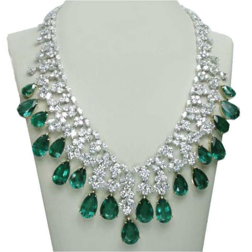 Grüner Smaragd und Aus der Erde Abgebauter Natürlicher Diamanten Halskette Brautschmuck 226,60 Karat