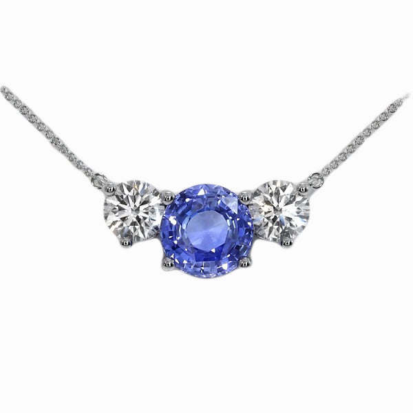 Halskette mit Anhänger aus rundem Saphir und Aus der Erde Abgebauter Natürlicher Diamant mit 3 Steinen, 3,50 Karat