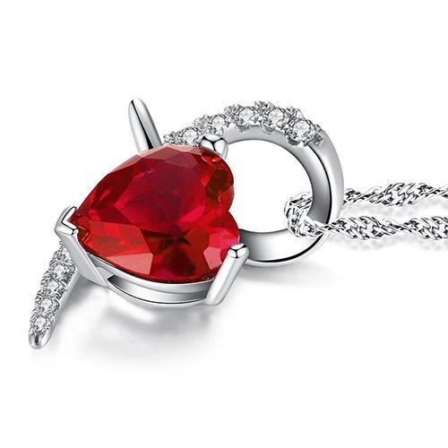 Halskette mit Anhänger in Herzform aus Weißgold 6,90 ct Rubin und Aus der Erde Abgebauter Natürlicher Diamanten