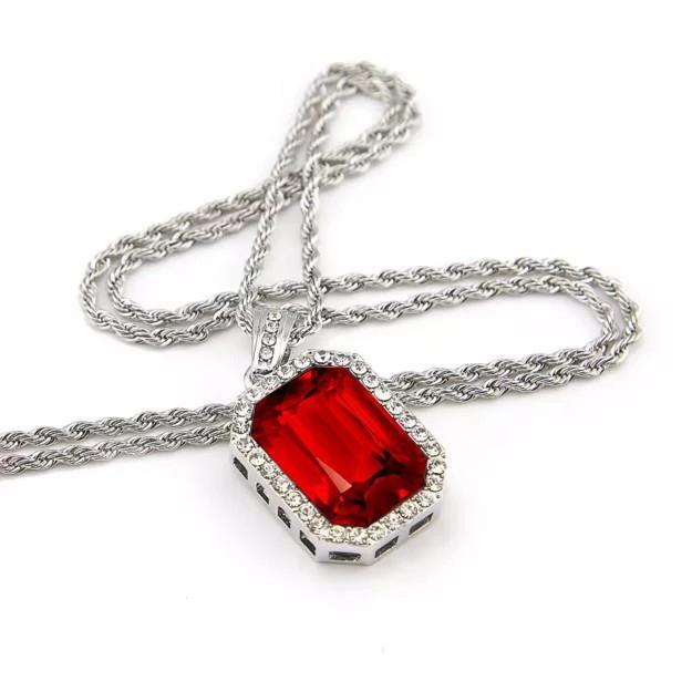 Halskette mit rotem Rubin im Smaragd Cut & Runden Aus der Erde Abgebauter Natürlicher DiamantAnhänger 7,35 ct. WG 14K