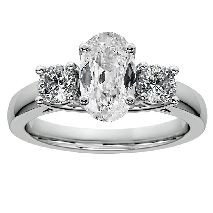 Ovaler alter Minenschliff Diamantring mit drei Steinen 7,50 Karat Weißgold - harrychadent.de