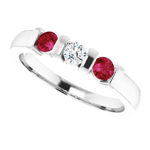 Rubinring mit drei Steinen 0,90 Karat Weißgold 14K - harrychadent.de