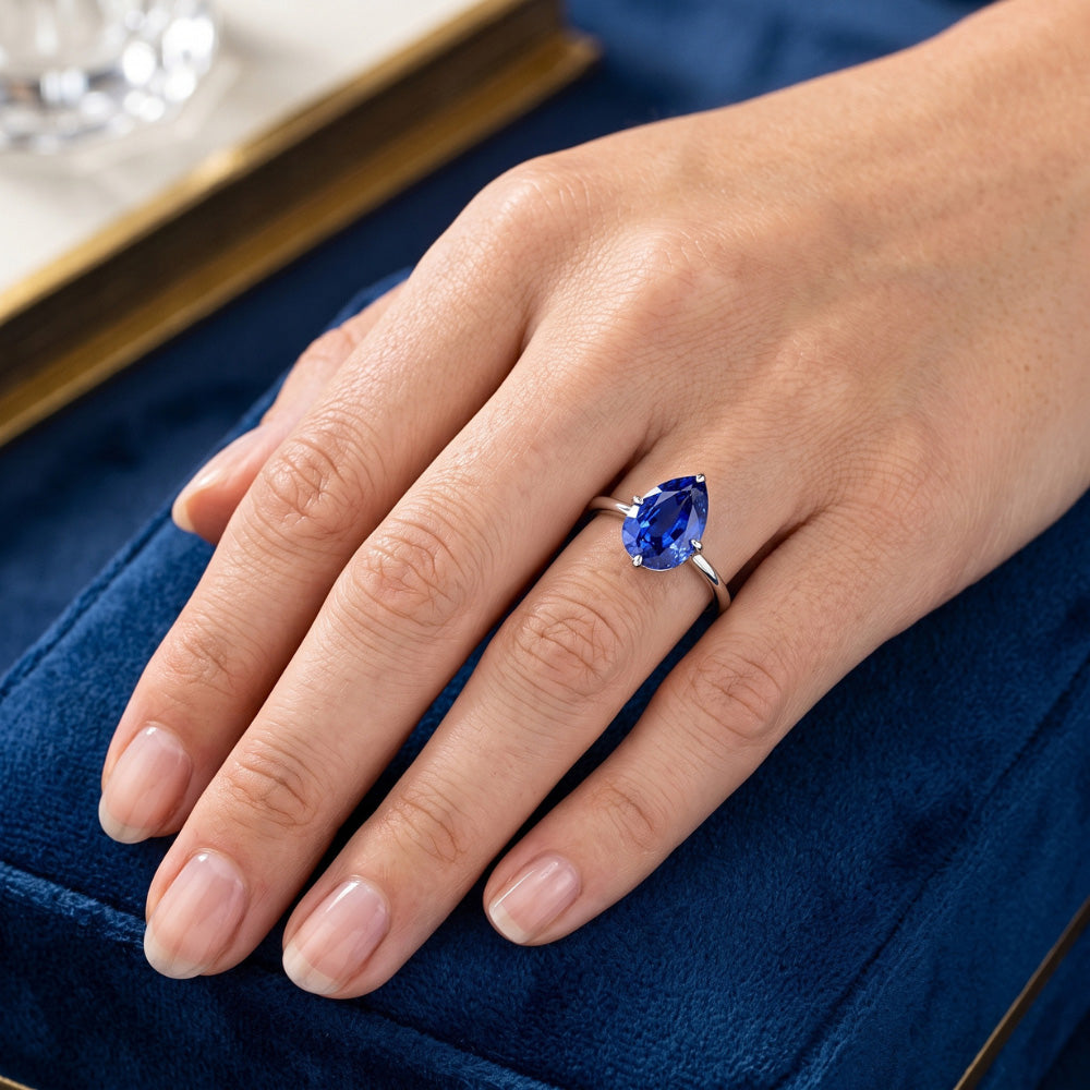 14 Karat Weißgold Farbstein-Ring mit Kornblumenblauer Saphir