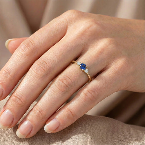 1 Karat Drei-Stein-Aus der Erde Abgebauter Natürlicher Diamant-Verlobungsring 14K Gelbgold