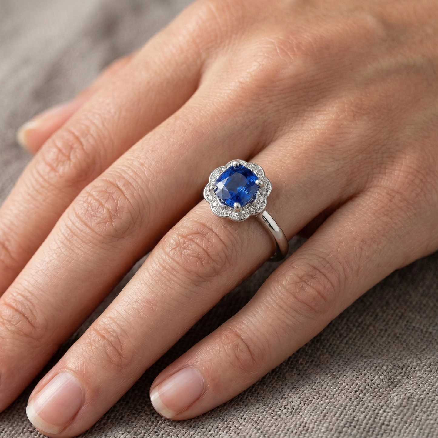 echter round saphir 1.5Karat ring mit Diamantbesatz