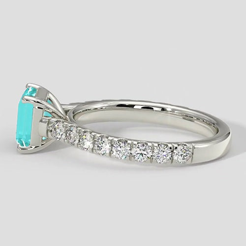 1,75 Karat Asscher Paraiba Ring mit Pavé-Fassung