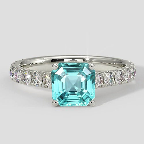 1,75 Karat Asscher Paraiba Ring mit Pavé-Fassung
