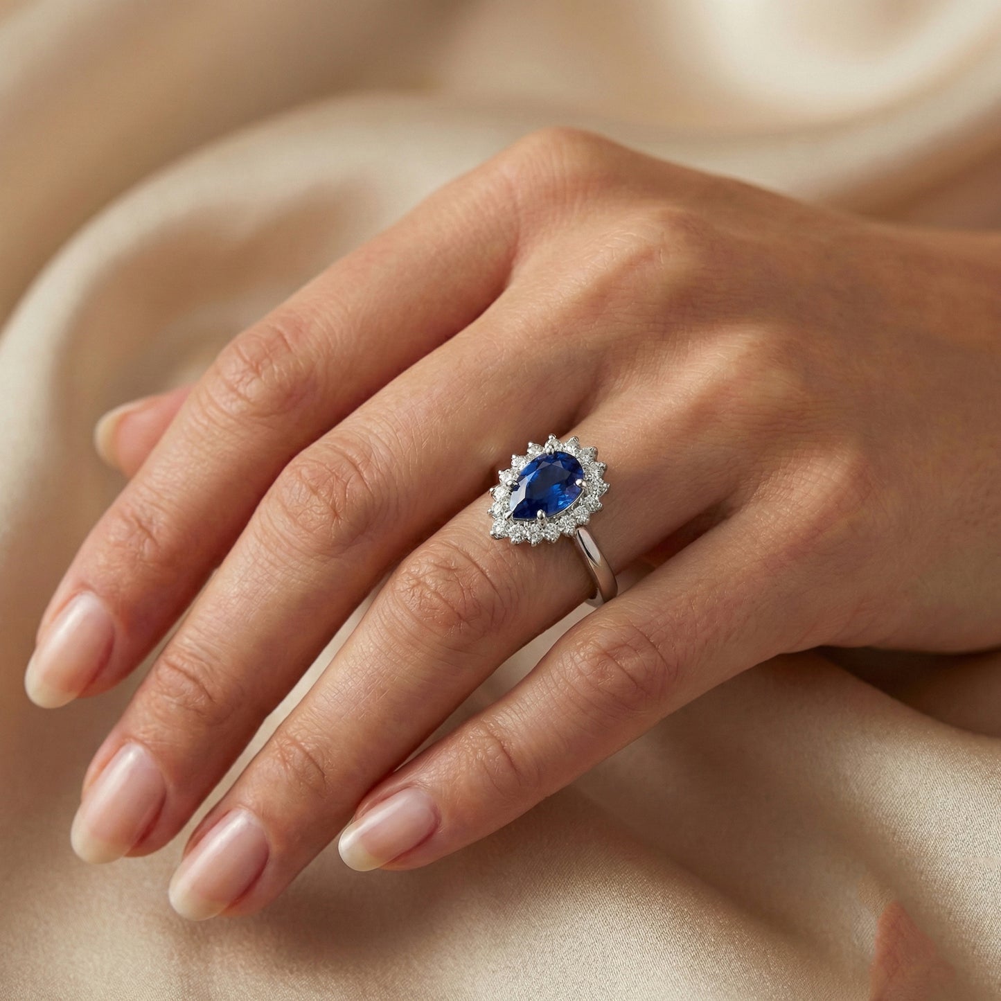 1,75 Kt Blauer Saphir im Birnenschliff mit Aus der Erde Abgebauter Natürlicher Diamantring Lady Gold