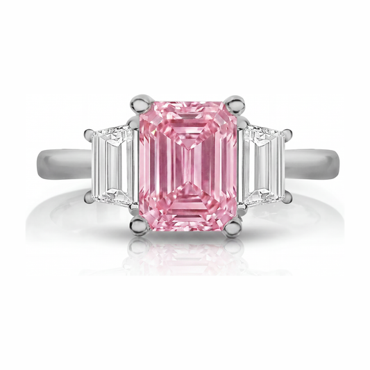 Schlichter Dreistein-Ring aus 14 Karat Weißgold mit im Labor gezüchtetem rosa Diamanten im Smaragdschliff, 2,5 Karat