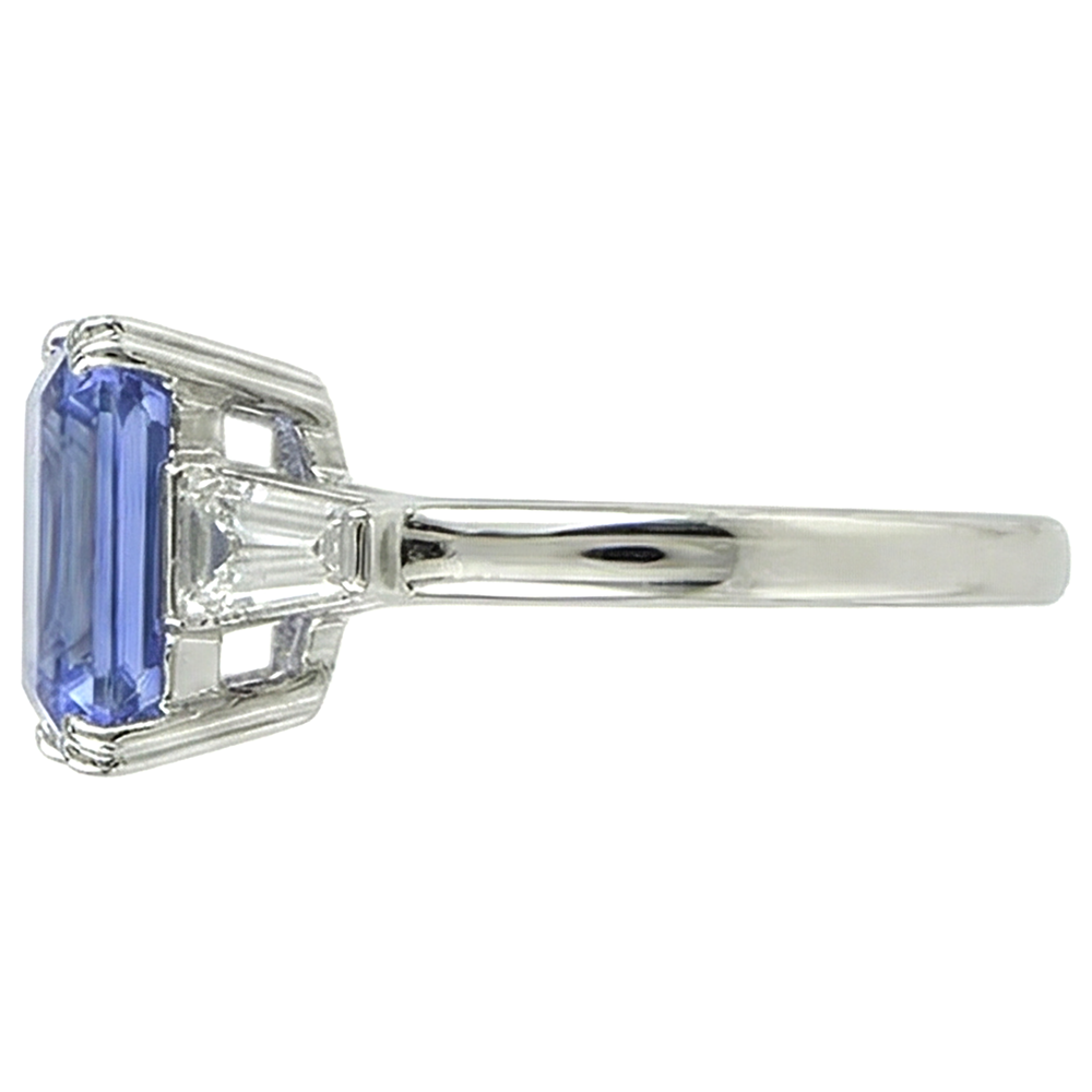 2 Karat Drei-Stein-Ehering aus Tansanit und Baguette-Aus der Erde Abgebauter Natürlicher Diamant