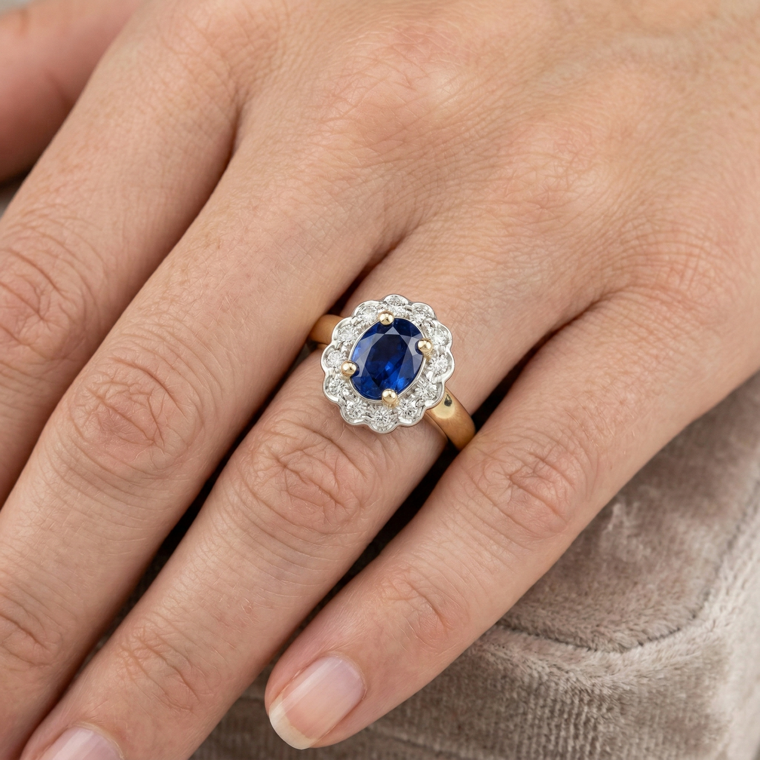 echter oval saphir 2.26Karat ring auf Weiß