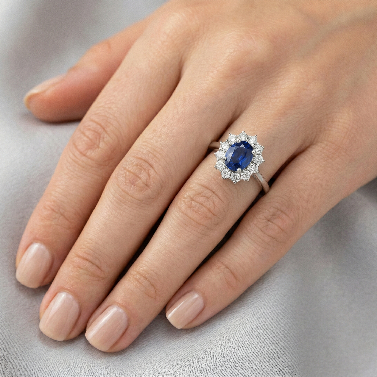 echter oval saphir 2.40Karat ring mit Diamantbesatz