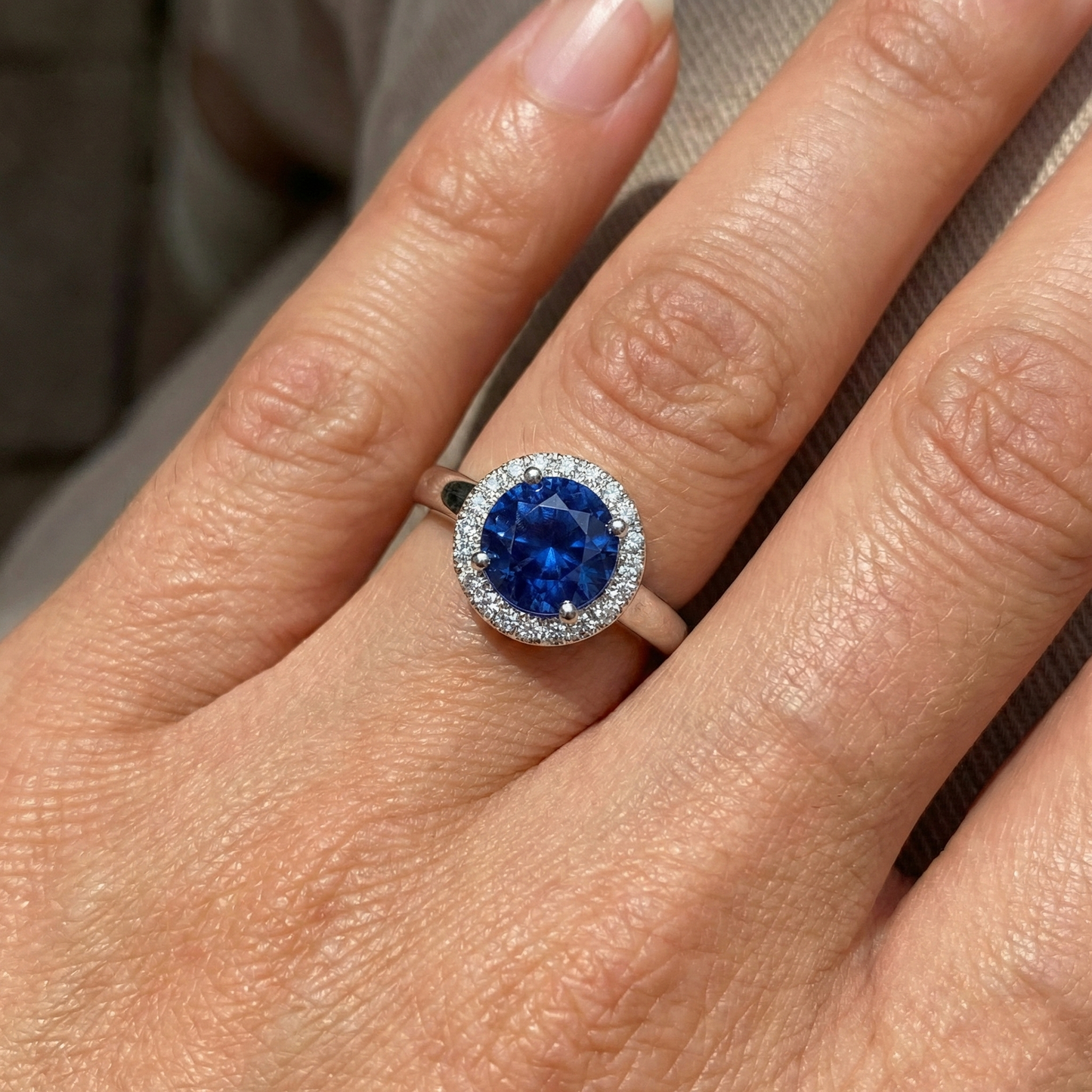 2.80 ct Solitär mit Akzenten Ceylon Saphir Aus der Erde Abgebauter Natürlicher Diamanten Ring WG 14K