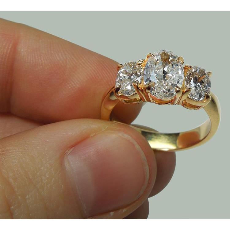 2,81 ct. Ovaler Natürlich Diamanten Drei-Stein-Verlobungsring Gelbgold 