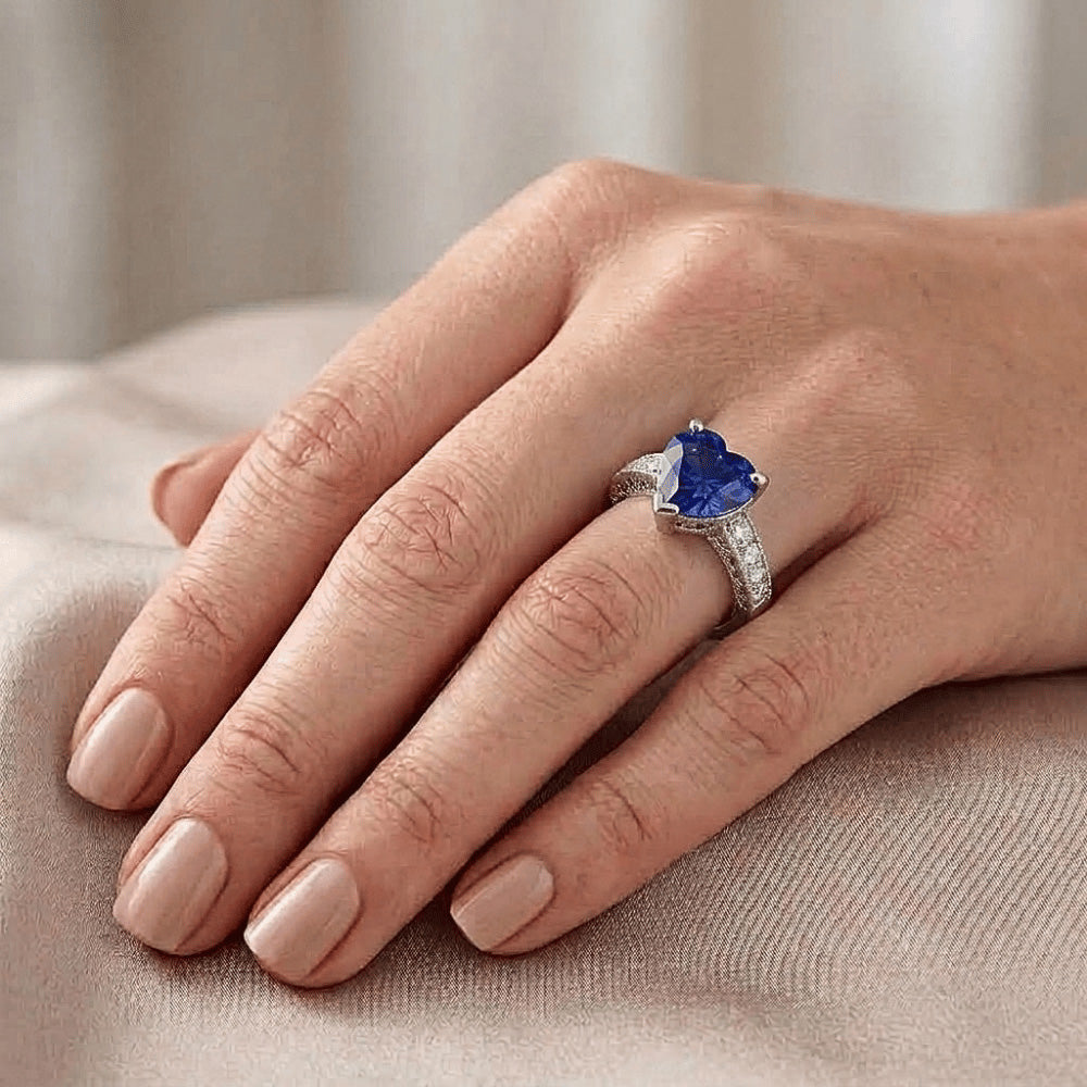 2,50 Karat Herzschliff Ceylon Blauer Saphir Aus der Erde Abgebauter Natürlicher Diamant Verlobungsring