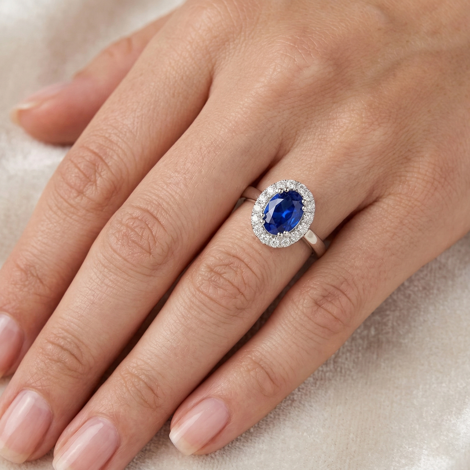 echter oval saphir 2.65Karat ring mit Diamantbesatz