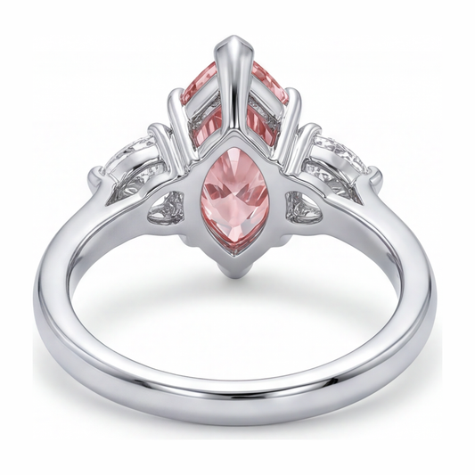 Drei-Stein-Ring mit im Labor gezüchtetem rosa Diamanten im Marquise-Schliff, 3,5 Karat, 14 Karat Weißgold