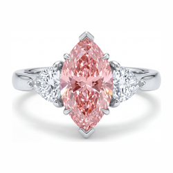 Drei-Stein-Ring mit im Labor gezüchtetem rosa Diamanten im Marquise-Schliff, 3,5 Karat, 14 Karat Weißgold