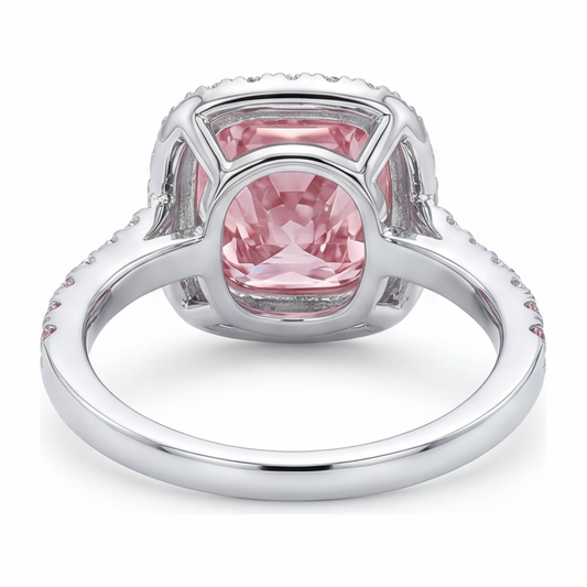 Im Labor gezüchteter rosa Diamant, 3,75 Karat Halo-Ring im Kissenschliff, 14 Karat Weißgold