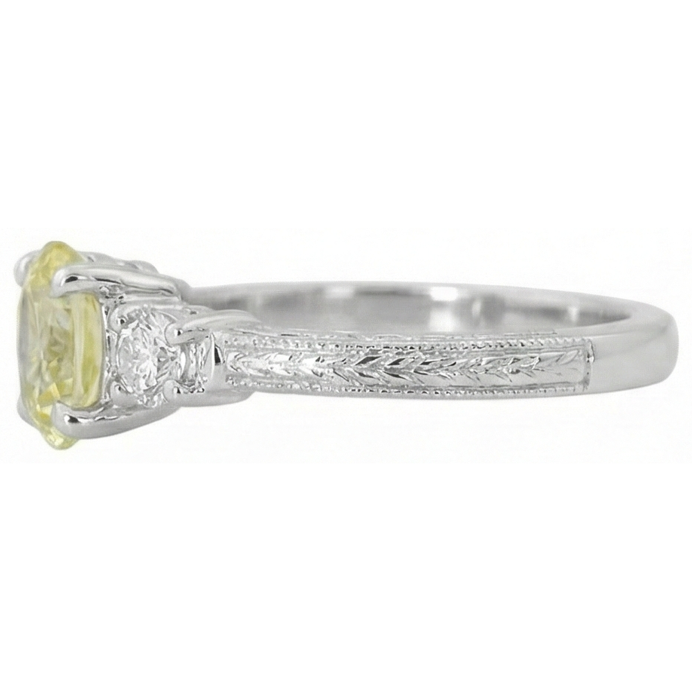 3 Karat Drei-Stein-Ring mit gelbem Saphir und Aus der Erde Abgebauter Natürlicher Diamanten. 14 Karat Weißgold