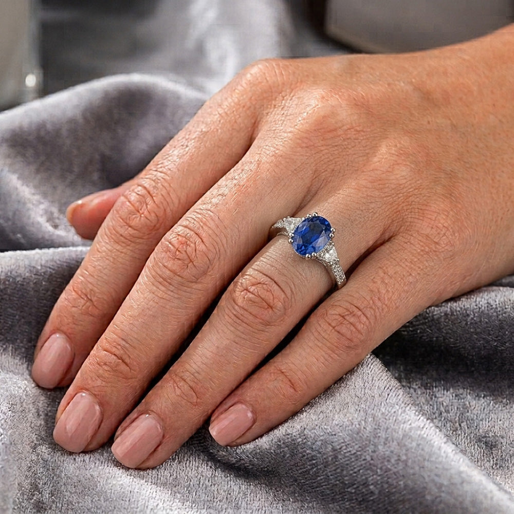 3 Karat Oval Sri Lanka Blauer Saphir Aus der Erde Abgebauter Natürlicher Diamanten Jubiläumsring