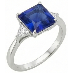 3 Steine Ring Prinzessin Blauer Saphir & Aus der Erde Abgebauter Natürlicher Diamanten im Trillion-Schliff 5,50 Karat