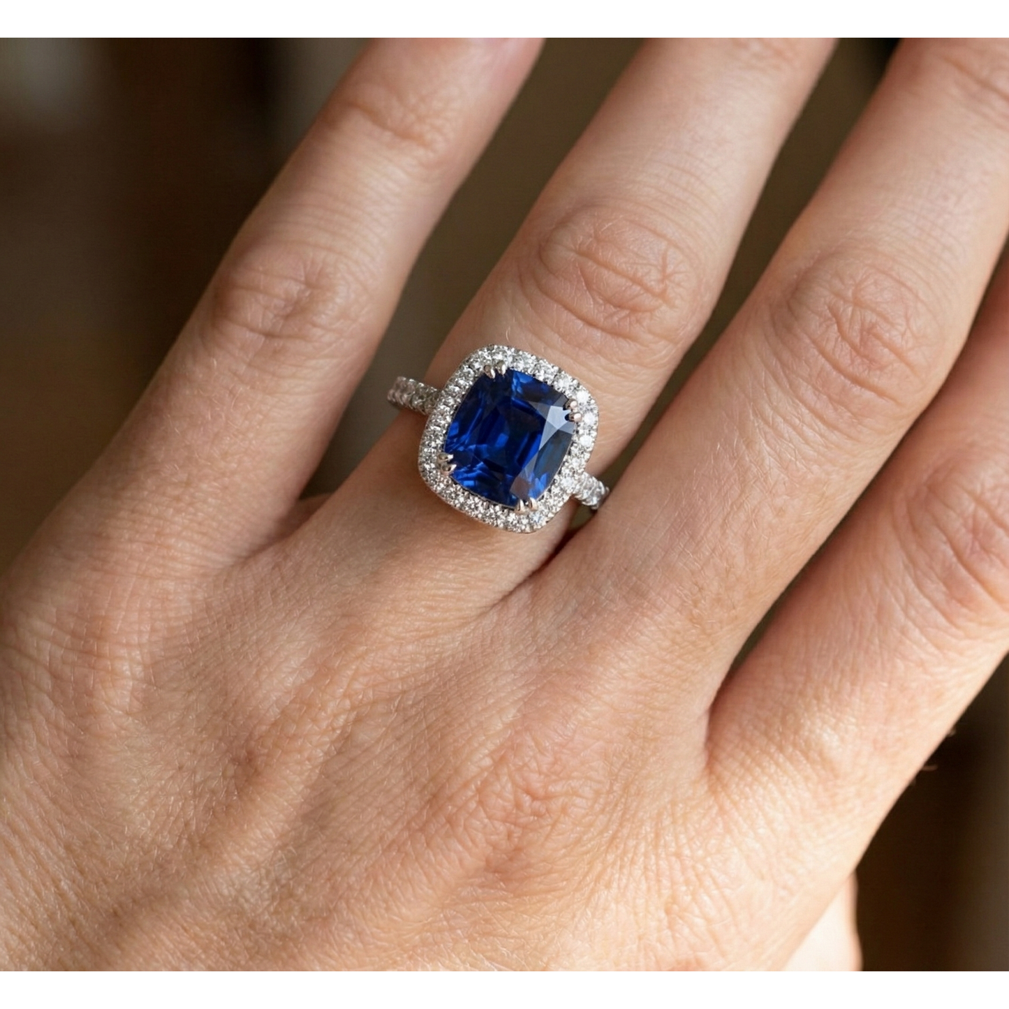 3.50 Karat Ceylon Blauer Saphir Halo Aus der Erde Abgebauter Natürlicher Diamanten Ring Weißgold 14K